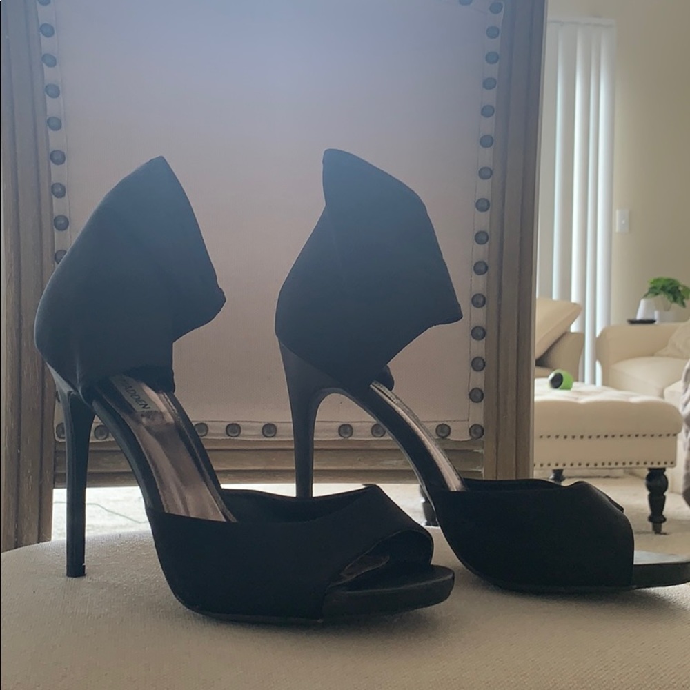 Black Stiletto Steve Madden pumps!